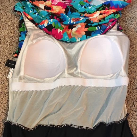 Azul by Maxine of Hollywood
Tropical Print One Piece Faux Swim Skirtini
Size 10 - Picture 10 of 16